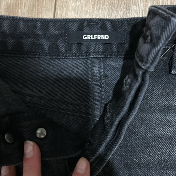 GRLFRIEND “Jordan” Black Jean short - Picture 2 of 4